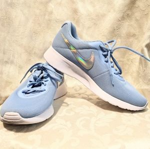 Looking for: Nike Tanjun sneakers